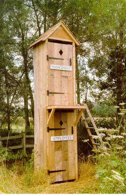 toilette.jpg (73252 bytes)